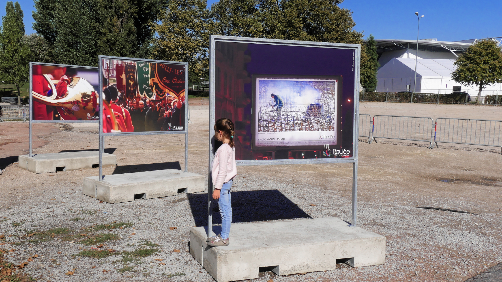 Expo Photo en extérieur vers la Maison des vins   